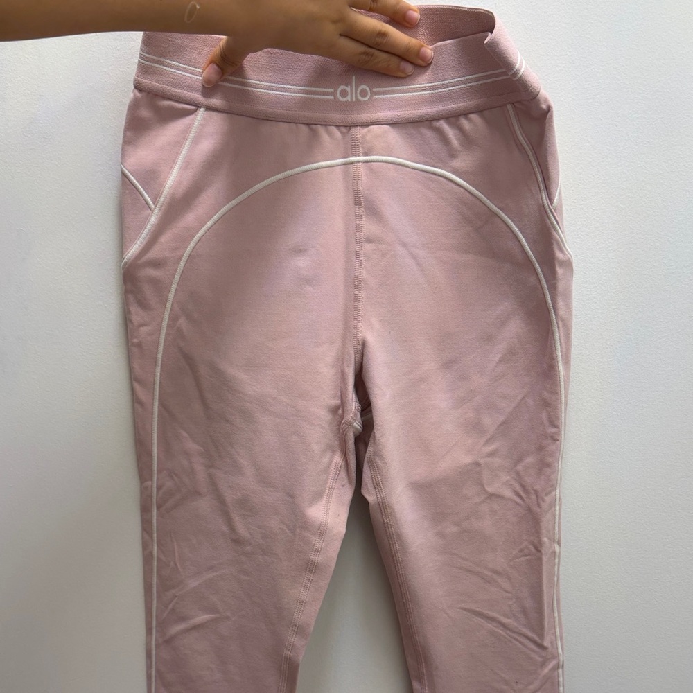 ALO Heart Throb Light Pink Leggings